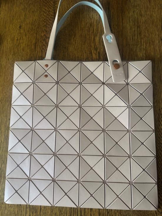 Issey Miyake Handbags - Issey Miyake Bao Bao Lucent “One Tone” in Light Pink